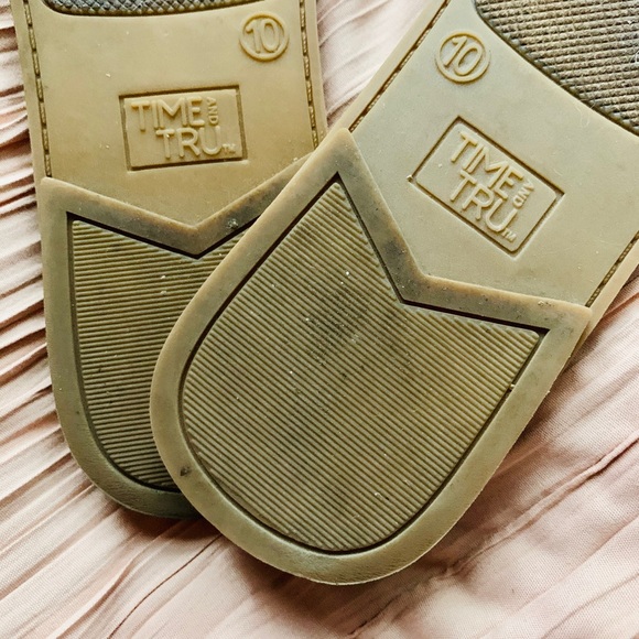 SOLD Red Gingham Bow Slide on Sandals - Picture 3 of 3